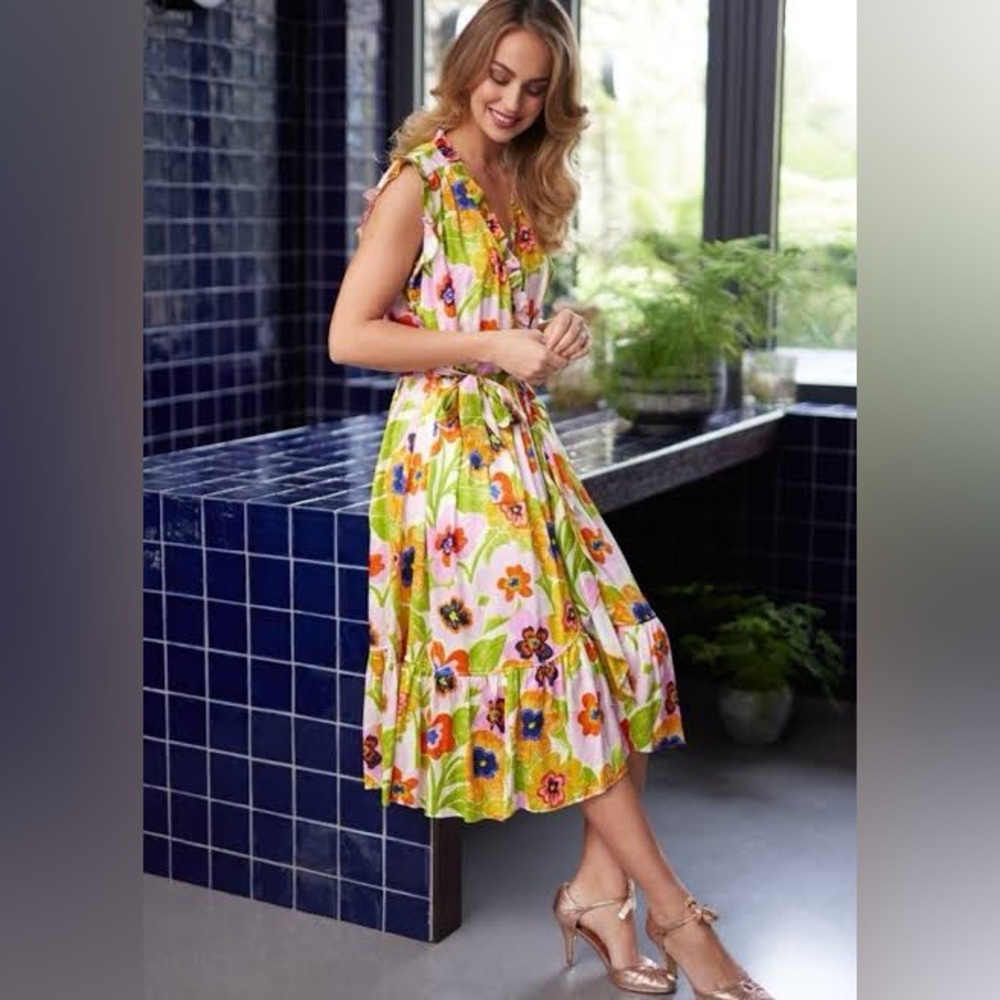 NWT FRNCH PARIS beautiful Floral wrap around sleeveless Multicolor dress w/ tie.